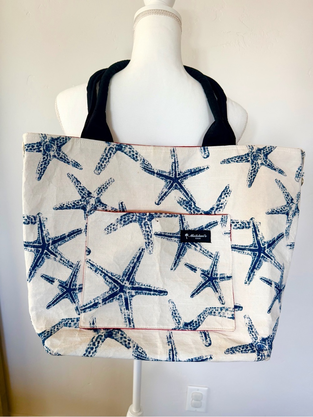Mailelani’s Kauai Starfish Tote Bag with Black Handles
